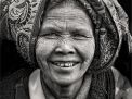 retrato mujer myanmar birmania maquillaje thanaka